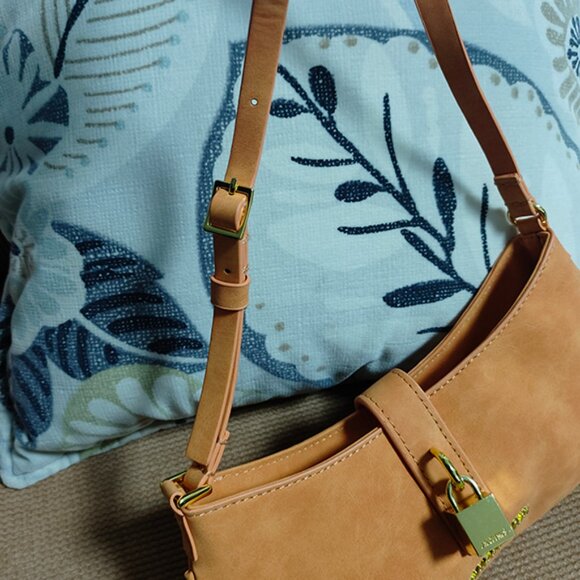 Jacquemus Handbag - Picture 2 of 8